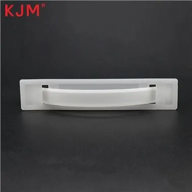 Kastes plastmasas rokturis